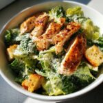 Caesar Salad mit Hähnchen – Schnelles & Leckeres Abendessen in 25 Min!