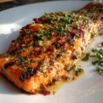Zarter Zitronen Knoblauch Lachs vom Grill – Perfekter Sommergenuss in 30 Minuten