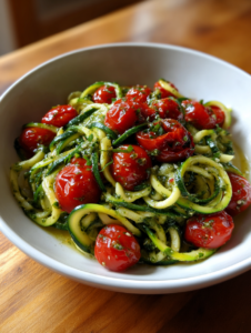 Zucchini-Nudeln mit Pesto und Kirschtomaten: die besten zucchini rezepte